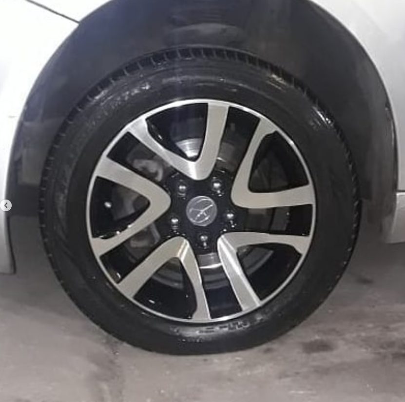 Roda restaurada com acabamento diamantado após reparo da Polimagic