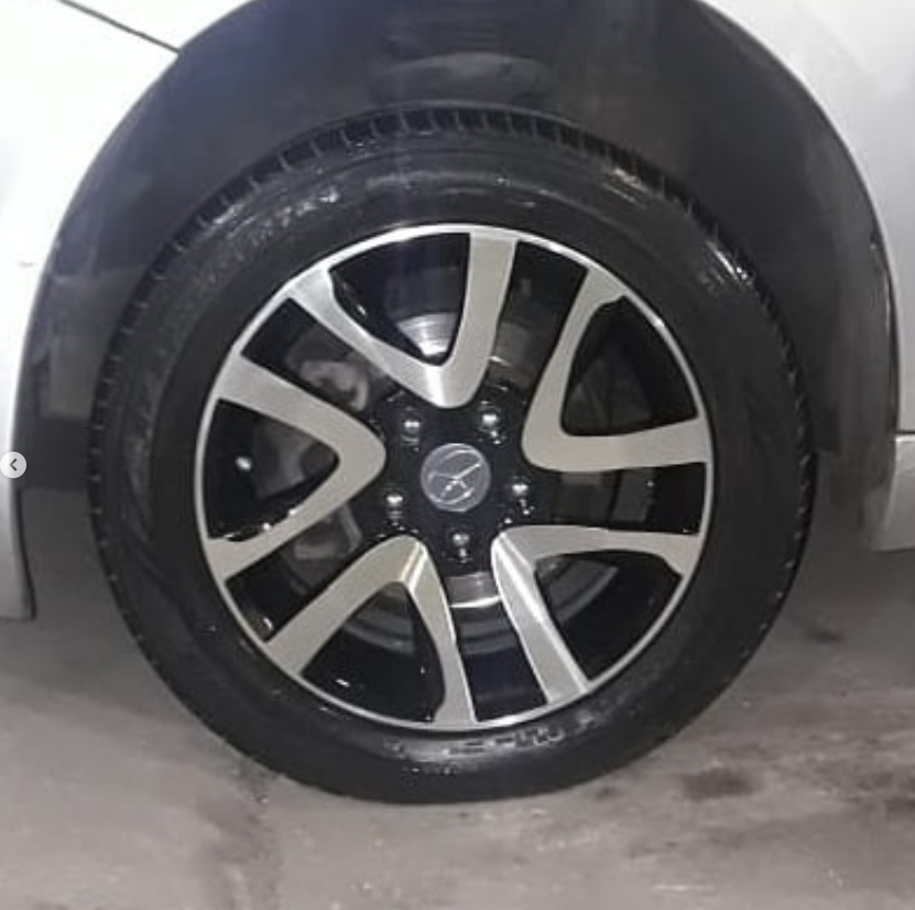 Roda restaurada com acabamento diamantado após reparo da Polimagic